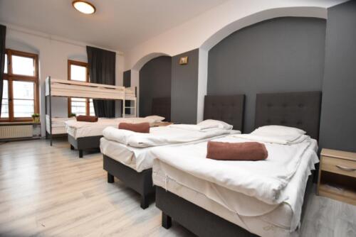 DUKES Hostel  Wrocław - pokój prywatny, łazienka wspólna. RYNEK Wrocław.